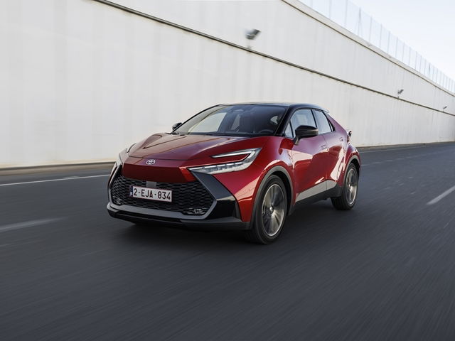 TOYOTA C-HR TOYOTA  2.0 HV FWD TREND