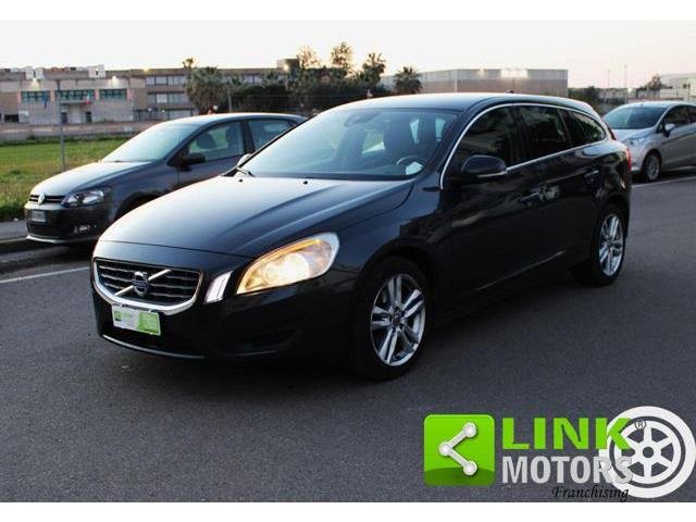 VOLVO V60 (2010) D3 Geartronic Kinetic
