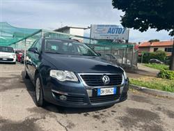 VOLKSWAGEN PASSAT 1.6 16V FSI Var. Comfortline