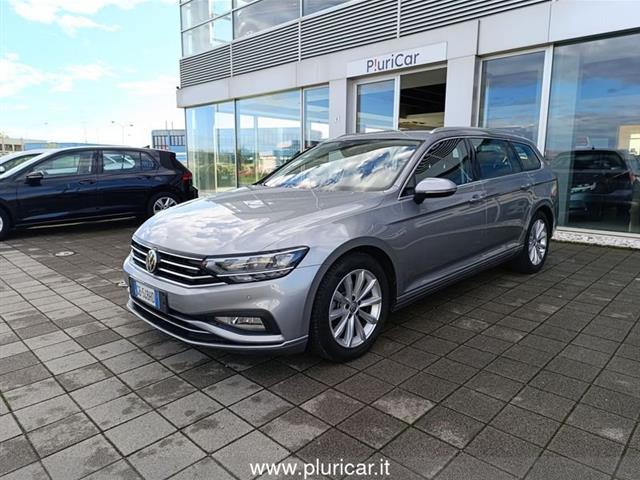 VOLKSWAGEN PASSAT Variant 1.6TDI DSG Navi FariLED AdaptiveCruise