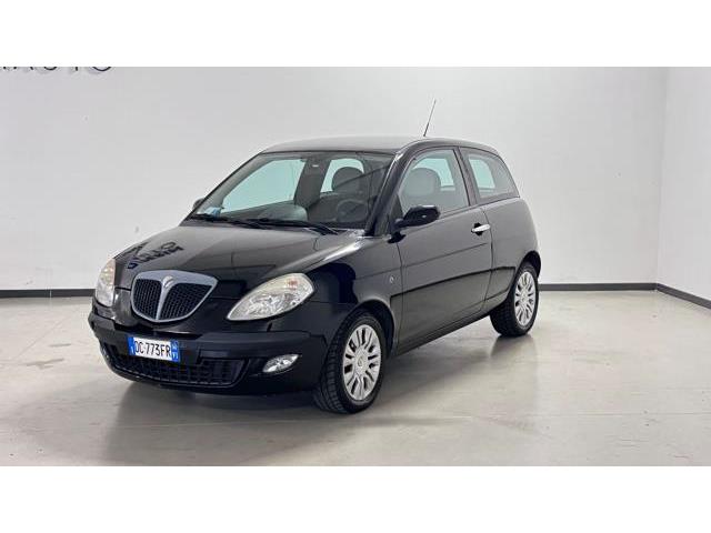 LANCIA YPSILON 1.2 16V Momo Design