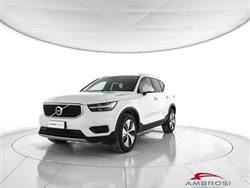 VOLVO XC40 T2 Geartronic Momentum Pro