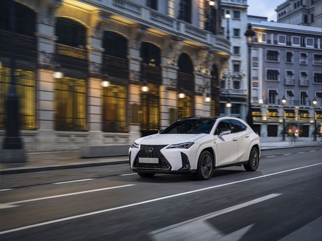 LEXUS UX Hybrid Design