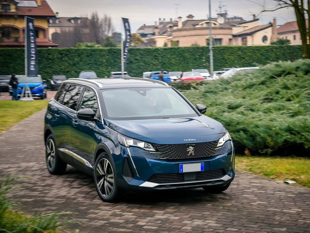 PEUGEOT 5008 BlueHDi 130 S&S EAT8 GT