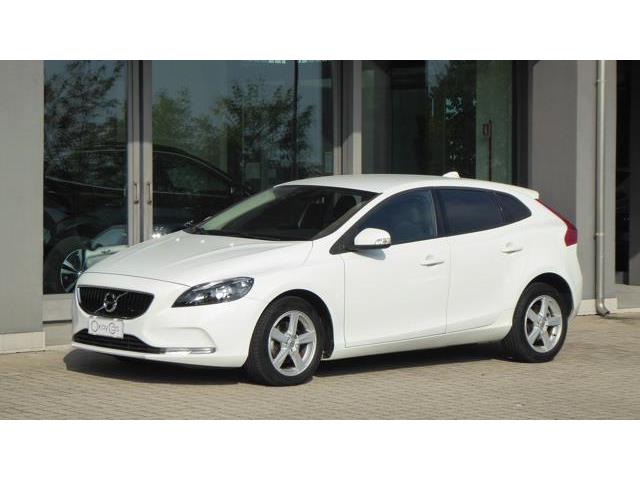 VOLVO V40 D2