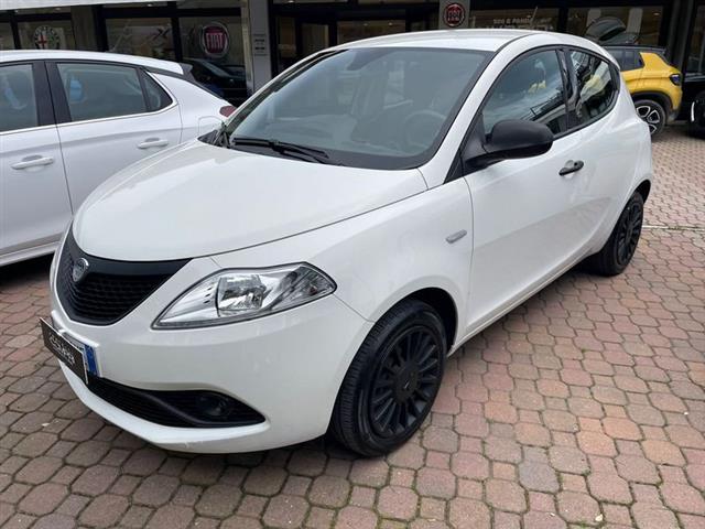 LANCIA YPSILON 1.0 FireFly 5 porte S&S Hybrid Ecochic Silver