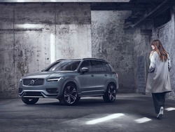 VOLVO XC90 2.0 b5 Momentum awd geartronic my20