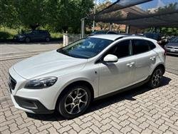 VOLVO V40 CROSS COUNTRY OCEAN RACE LIMITED EDITION