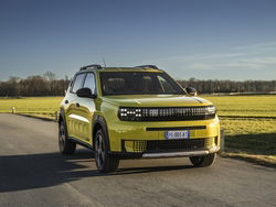 FIAT GRANDE PANDA HYBRID BEV E LaPrima