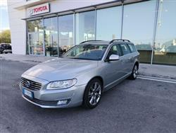 VOLVO V70 D5 Momentum