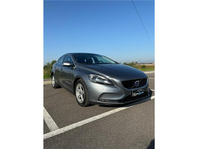 VOLVO V40 D2 1.6 R-design Kinetic