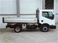 NISSAN NT400 35.13 3.0 130CV Ribaltabile Trilaterale